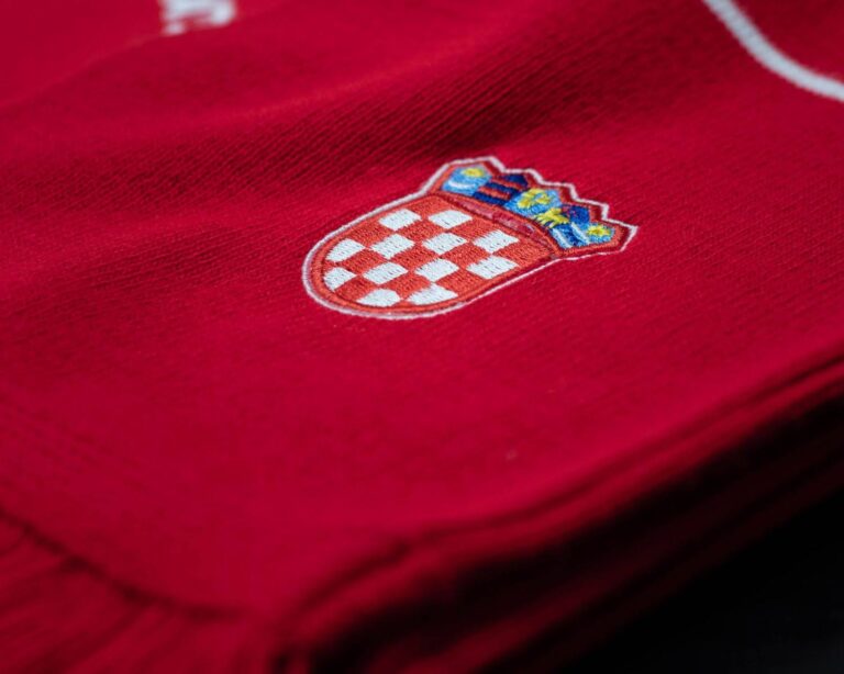 navijački bar šal hrvatska šik