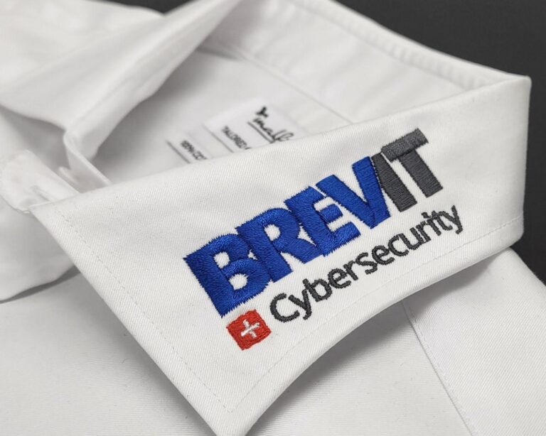 strojni vez na kragnu BREVIT cybersecurity