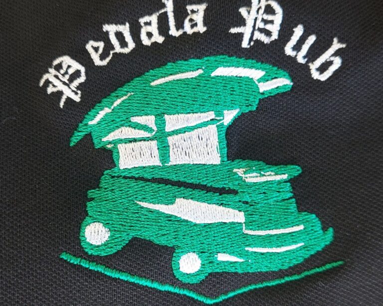 strojni vez na t-shirt Pedela Pub